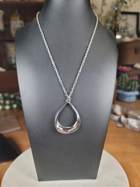 paparazzi Silver Teardrop Pendant Necklace